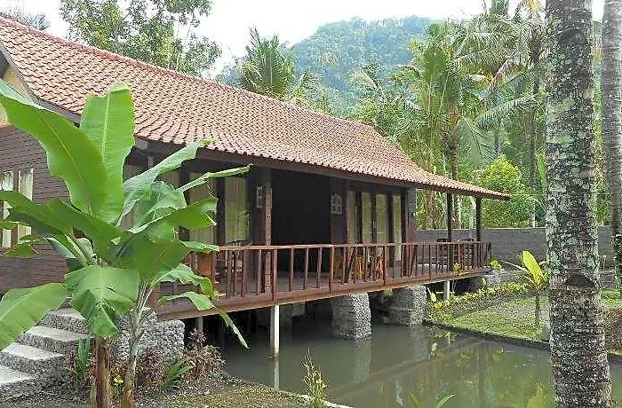 Tepi Sungai ホテル 2*
