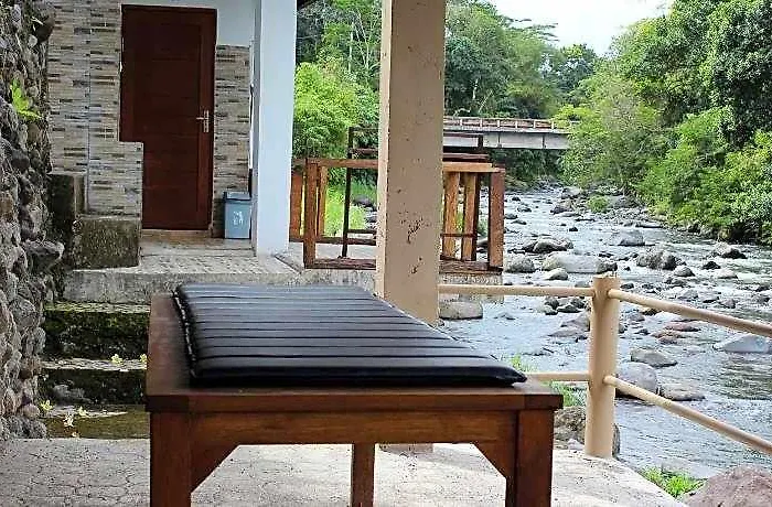 Tepi Sungai 2* バリ島